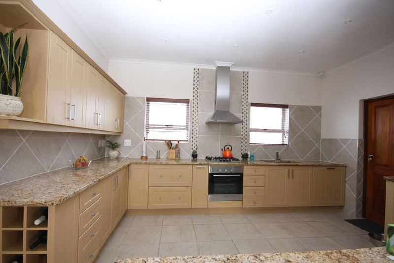 Fitted kitchen